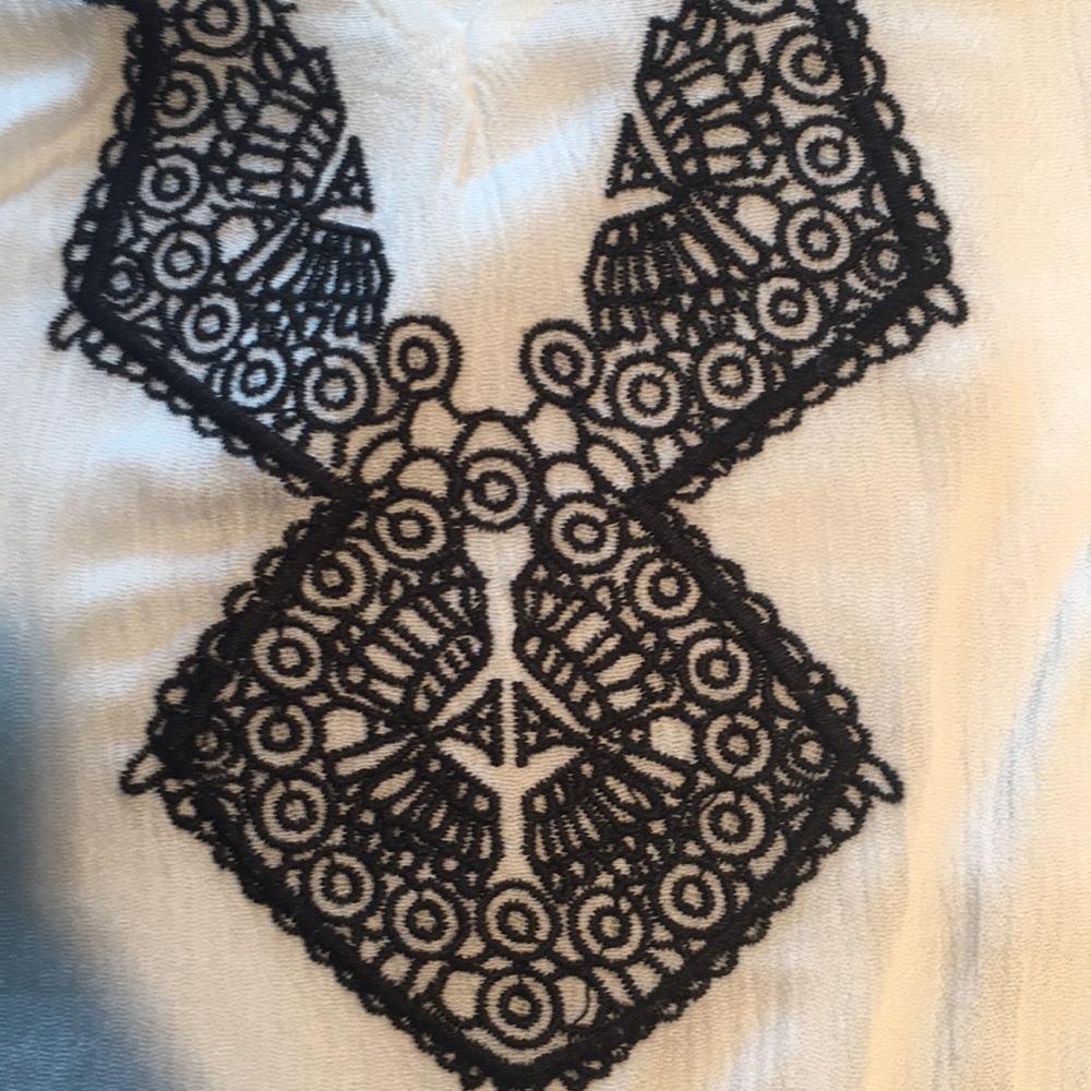 White blouse - Picture 3 of 5